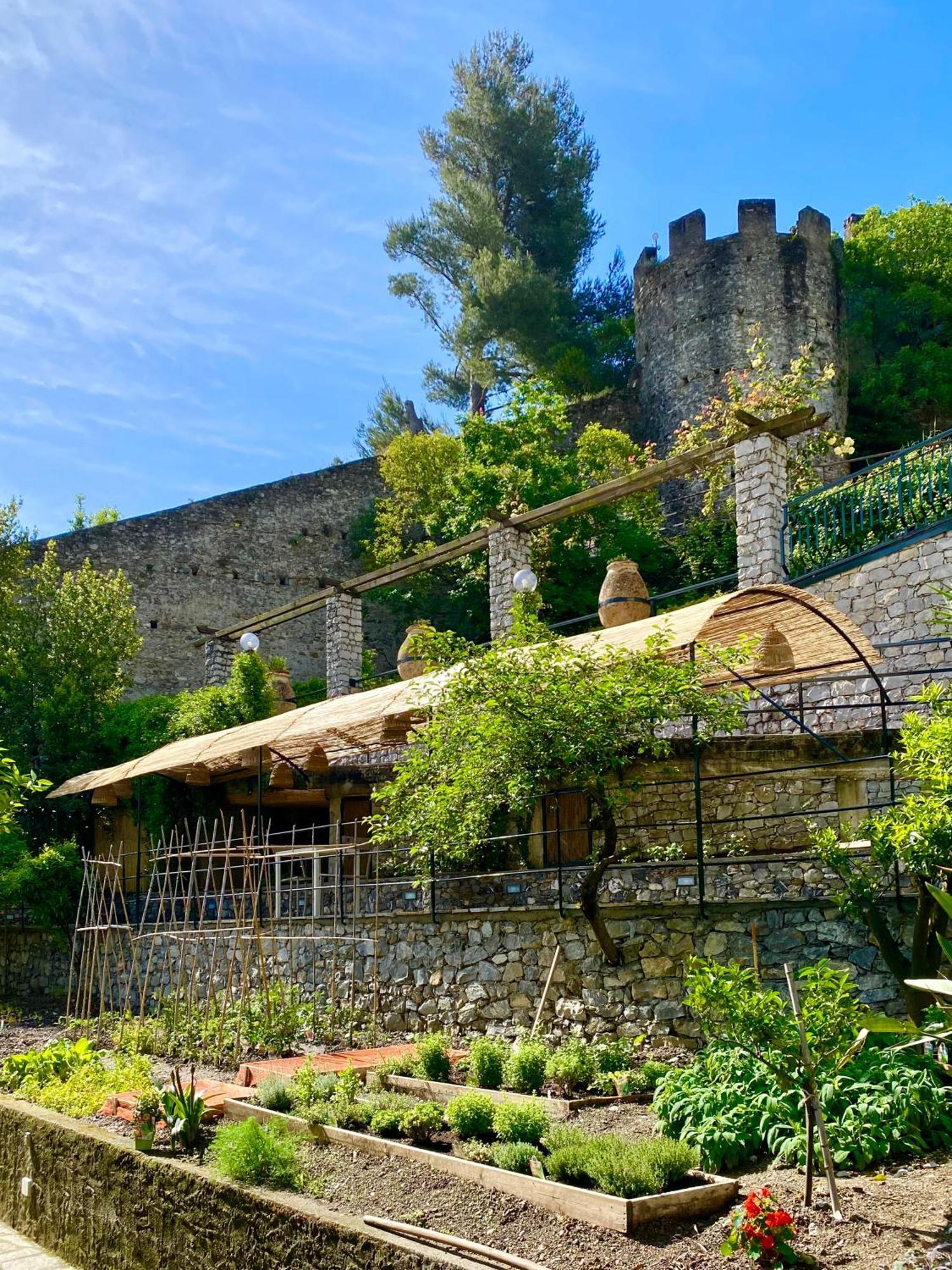 Hotel Villa Edera & La Torretta Монелья Экстерьер фото